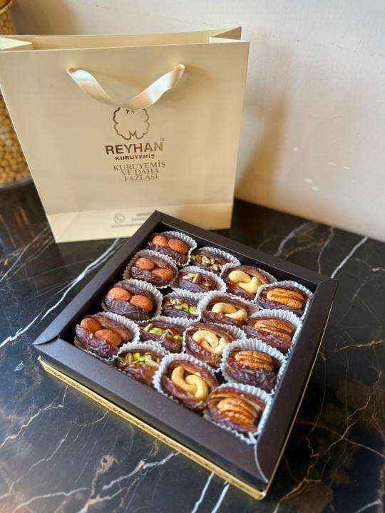 علبة تمر مقدسي 16 قطعة